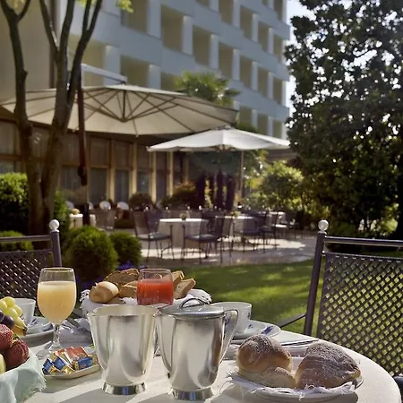 Hotel Bristol Buja