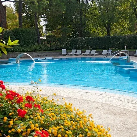 Bristol Buja Hotel