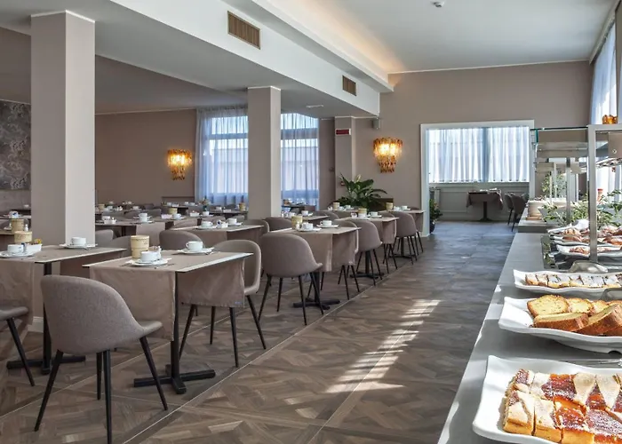 Otel Bristol Buja 5*